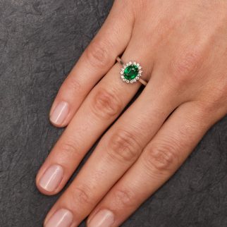 Bague Ella – Tsavorite ovale 1.30 carats